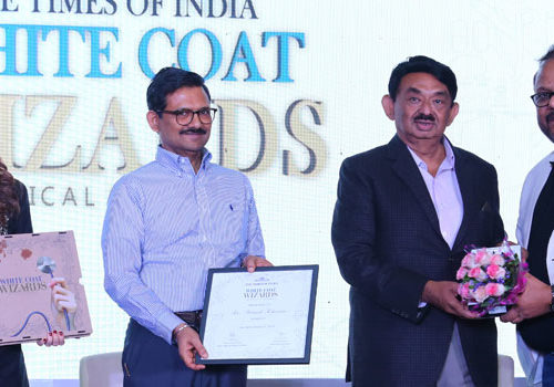 DR MANISH KHAITAN, DIRECTOR, NOBESITY HONORED AS TIMES OF INDIA WHITE COAT WIZARD OF GUJARAT IN BARIATRIC SURGERY