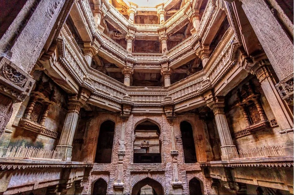 1545473329_adalaj-stepwell1